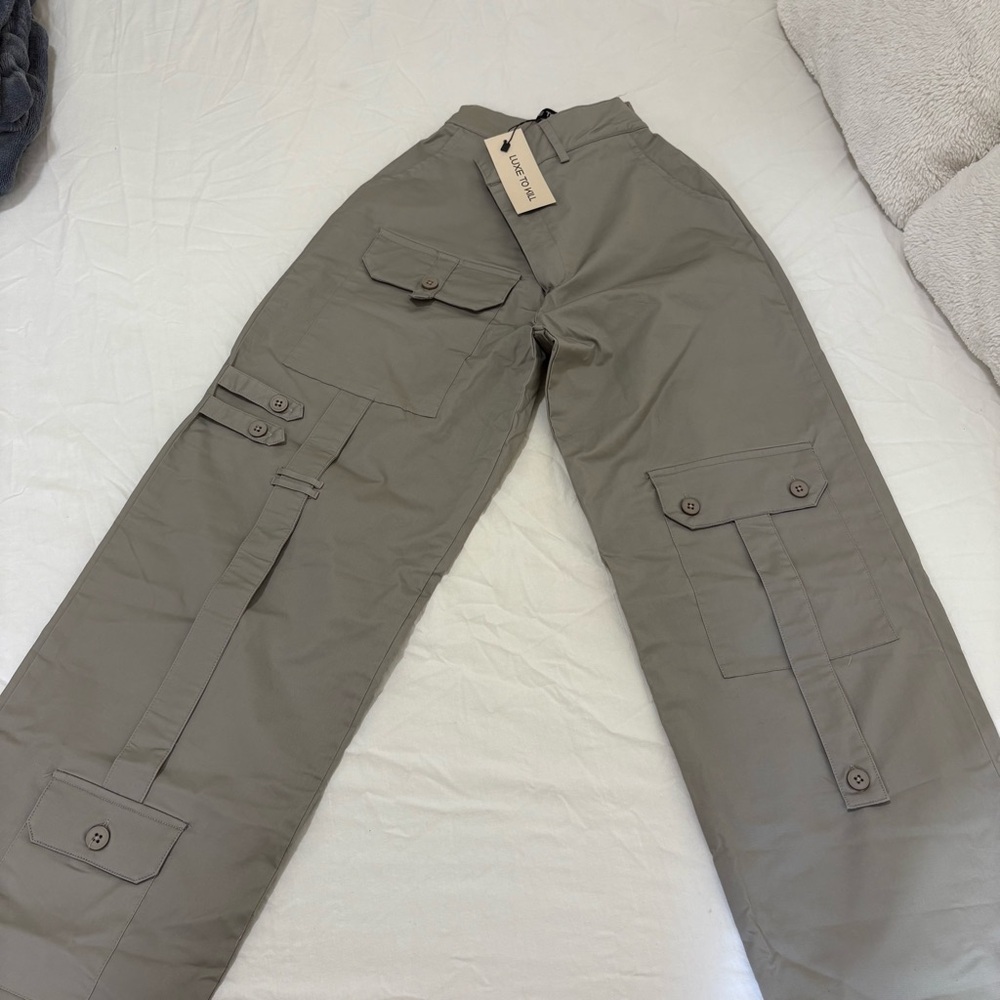 Women’s Cargo Pants in gray